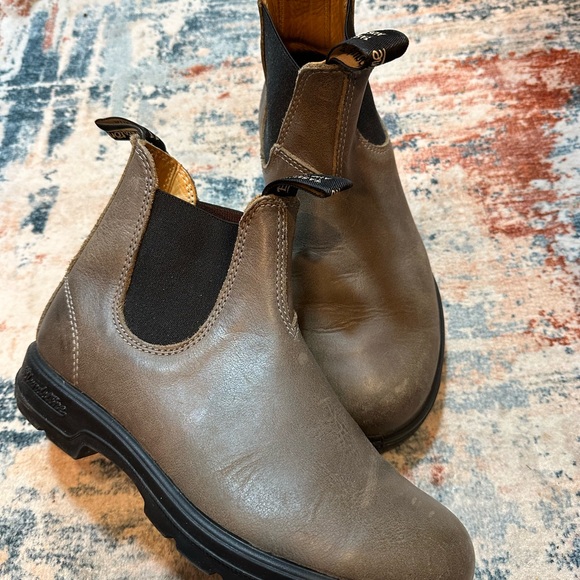 Blundstone Shoes - Blundstone Taupe Leather Chelsea Boots